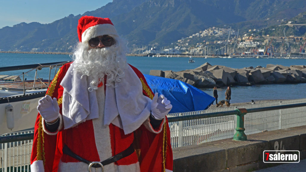 Babbo Natale viene dal mare Salerno, Spiaggia santa Teresa Fotoreporter Gambardella Sevensalerno