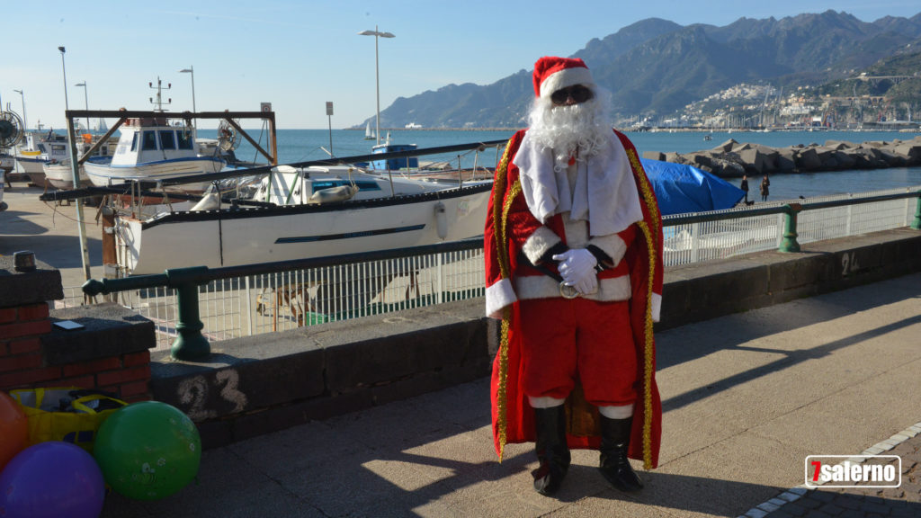 Babbo Natale viene dal mare Salerno, Spiaggia santa Teresa Fotoreporter Gambardella Sevensalerno