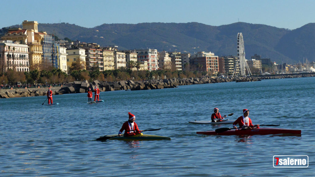 Babbo Natale viene dal mare Salerno, Spiaggia santa Teresa Fotoreporter Gambardella Sevensalerno