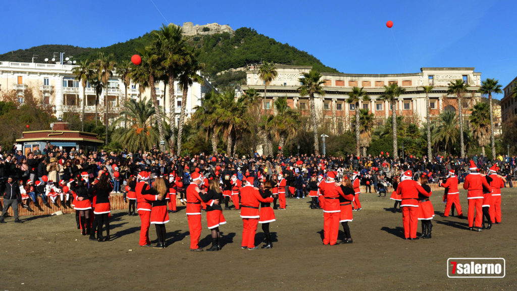 Babbo Natale viene dal mare Salerno, Spiaggia santa Teresa Fotoreporter Gambardella Sevensalerno