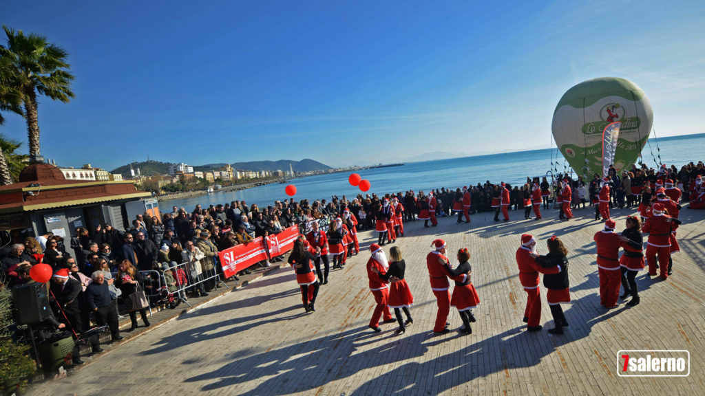 Babbo Natale viene dal mare Salerno, Spiaggia santa Teresa Fotoreporter Gambardella Sevensalerno