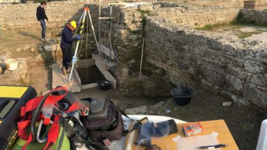 Paestum: riprende lo scavo della casa greca, dietro al Tempio di Nettuno