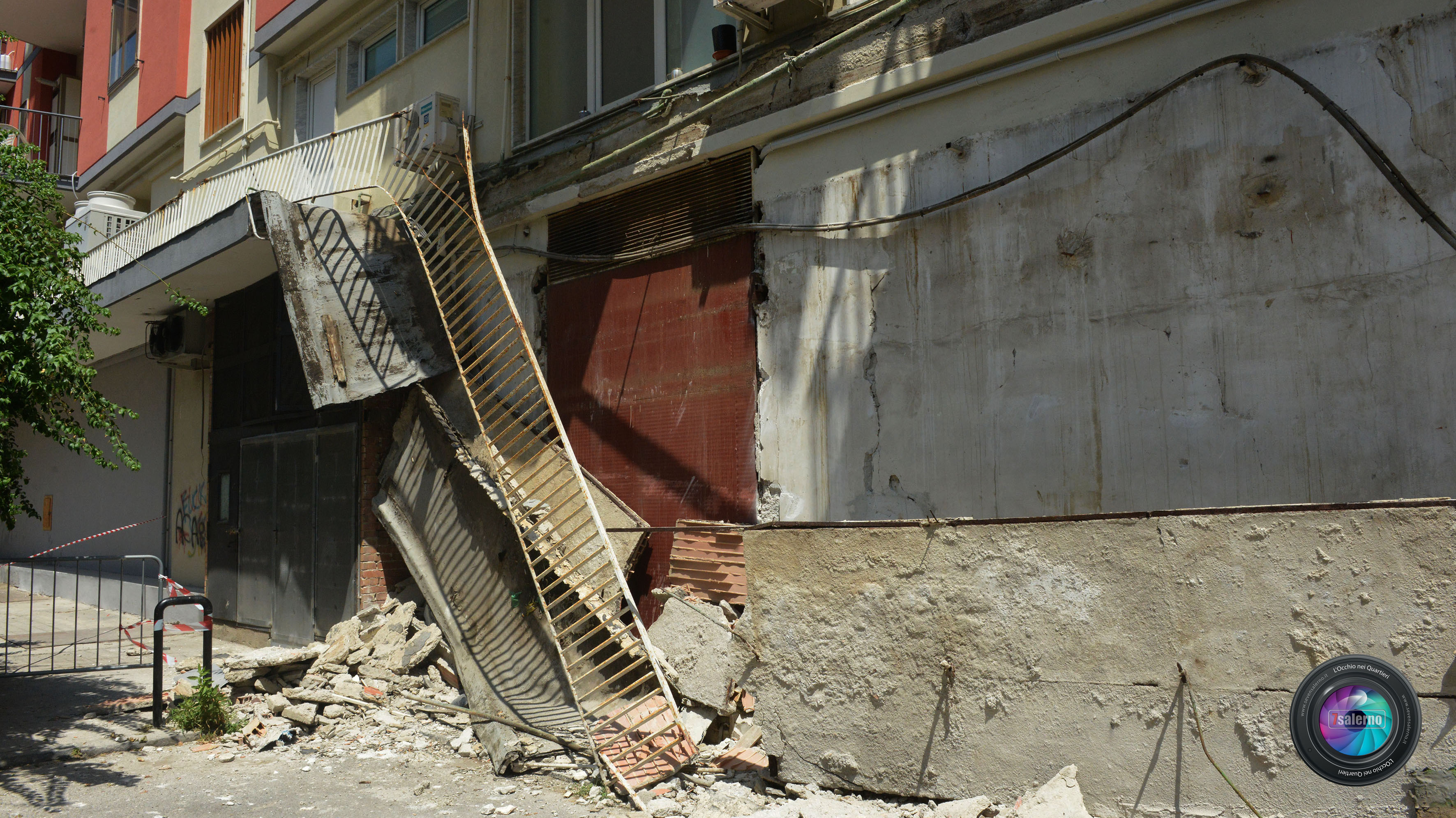 Salerno, Crollo Balcone via Russo- Fotoreporter G.Gambardella -L'Occhio nei Quartieri