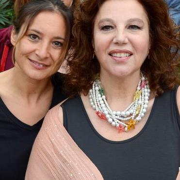 Stefania Sandrelli nel ruolo di Giulia Torchiara imprenditrice Elena DeSantis nel ruolo di Imma moglie di Vittorio D'Andrea