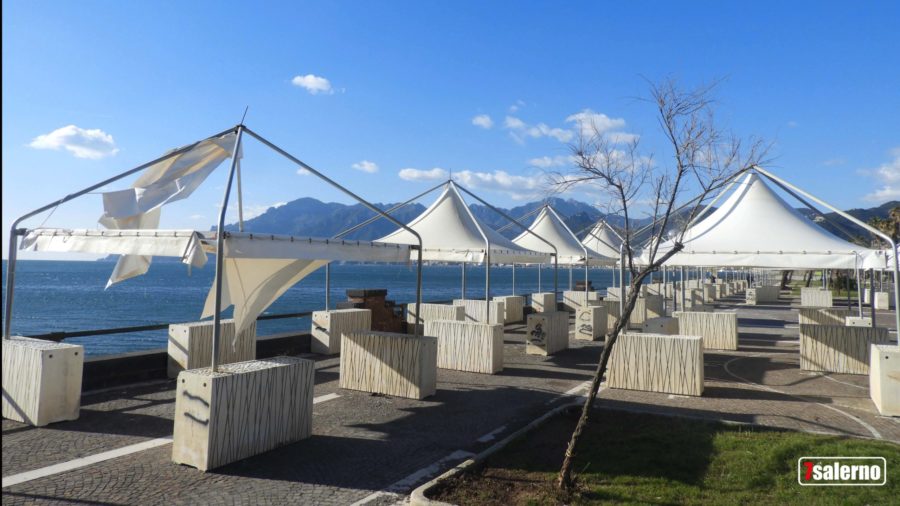 Gazebo in stato di abbandono a Salerno, Lungomare Marconi-Fotoreporter G.Gambardella per Sevensalerno-copyright2020.sevensalerno