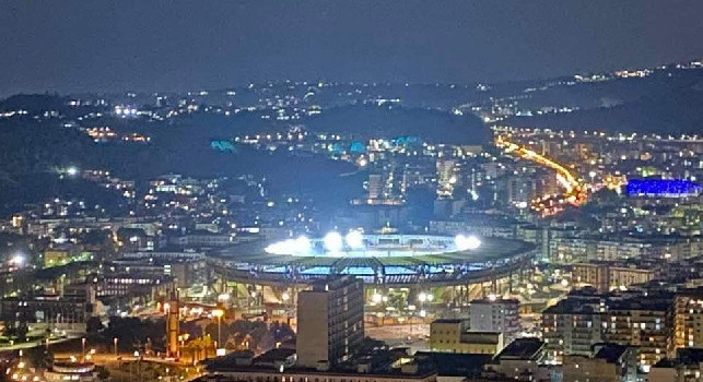 Maradona-morte-stadio-luci-accese-Napoli-Sky-Sport