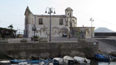 Darsena-e-Chiesa-dellAssunta-a-mare-Pozzuoli-NA