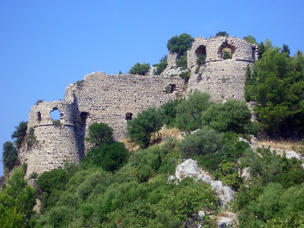 castello-federiciano-di-capaccio-vecchia- foto FAI