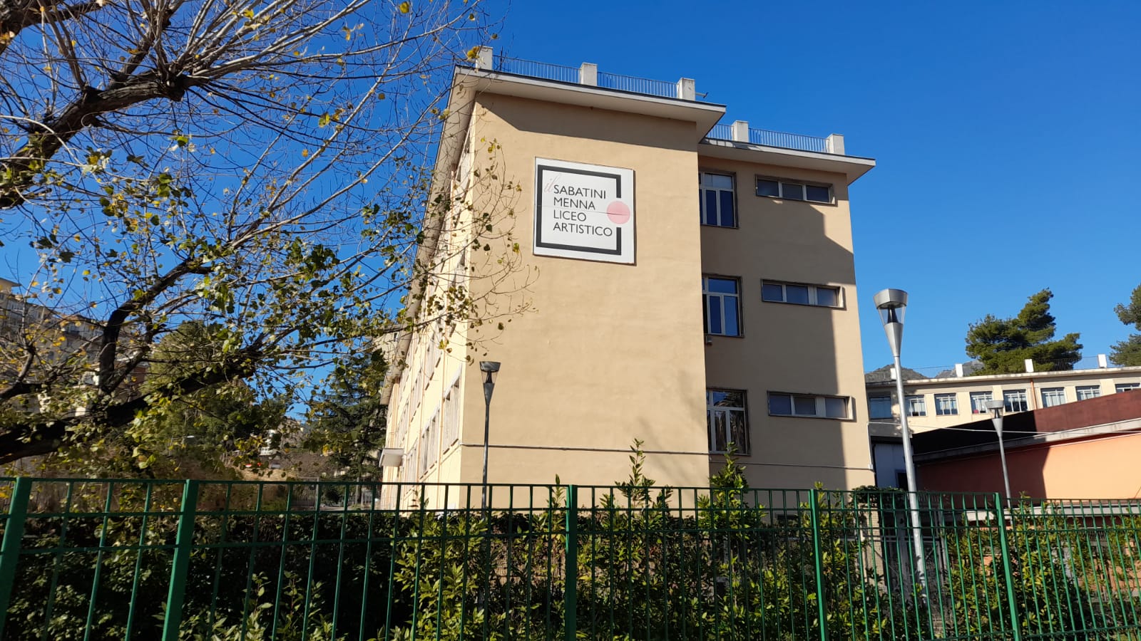 Liceo Artistico Salerno, facciata-Pasquale Mastroroberto ph. 2022