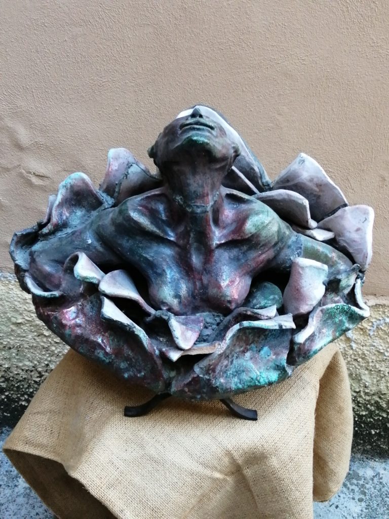 Alessandra Rizzo, Loto- Ceramika Raku, Base ferro battuto 50x40, Figura cm 30