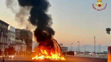 venere-degli-stracci-incendio-napoli-foto vigili del fuoco