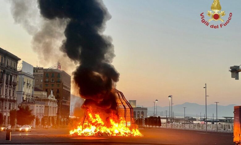 venere-degli-stracci-incendio-napoli-foto vigili del fuoco